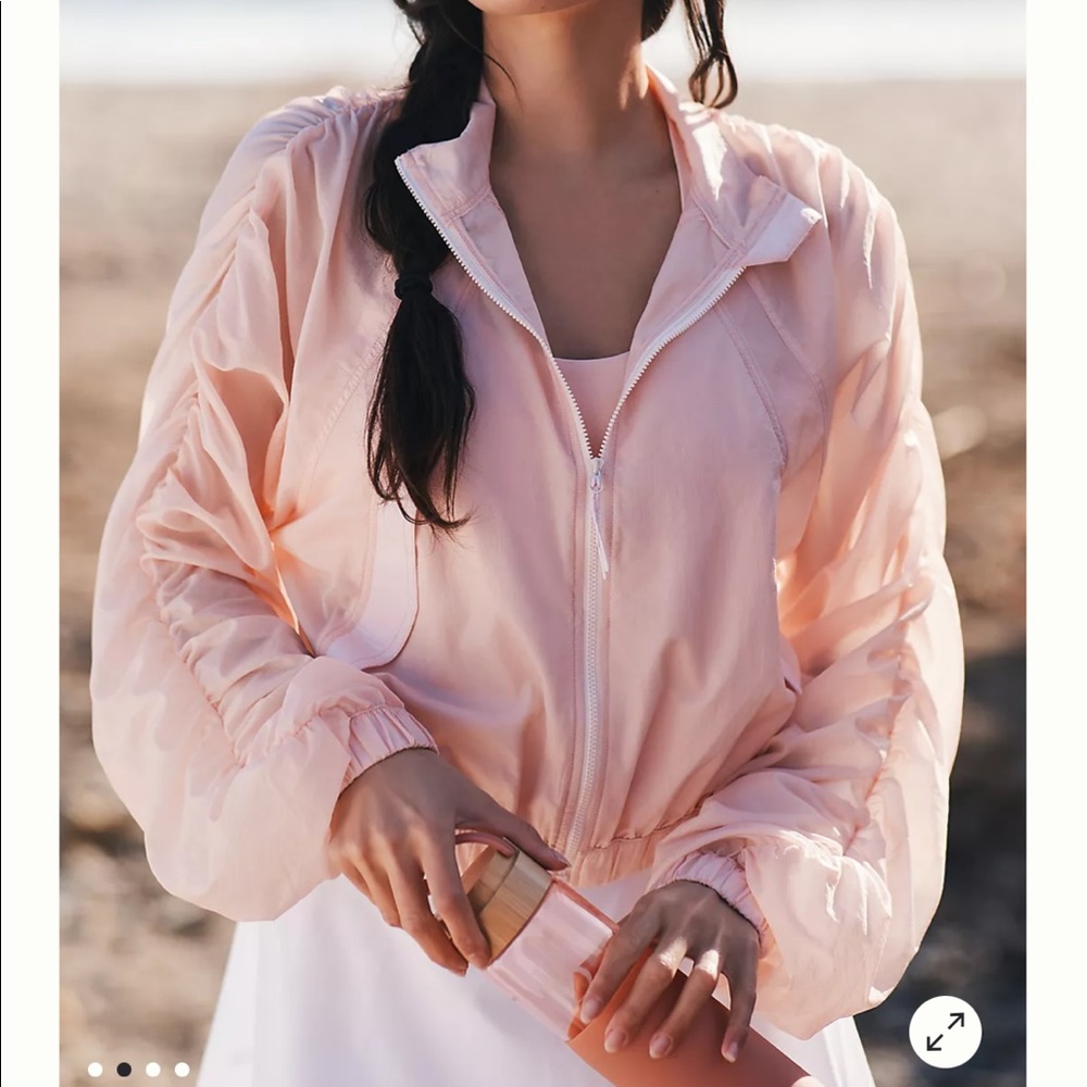 NWOT sweaty Betty slip stream run zip through jkt